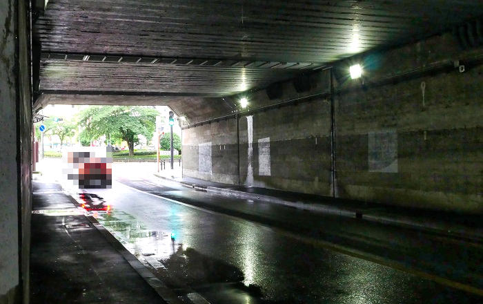 弁天地下道、雨天時の通行はかなり要注意か